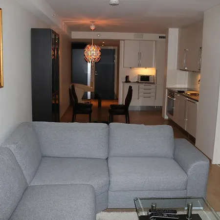 Apartment Large Modern 1 Bedroom With Balcony *