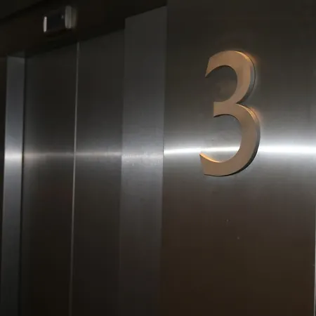 Large Modern 1 Bedroom With Balcony Apartment