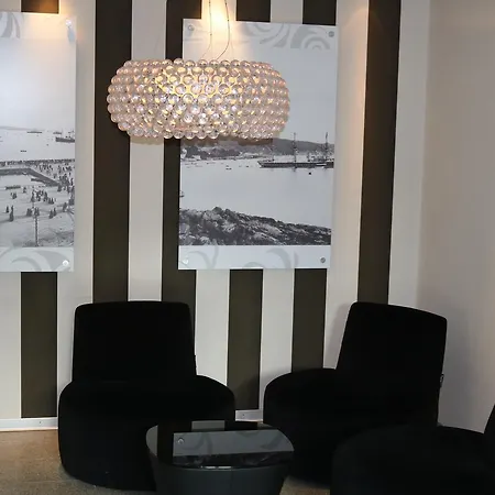 Apartament Large Modern 1 Bedroom With Balcony