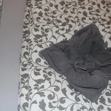 Large Modern 1 Bedroom With Balcony Leilighet